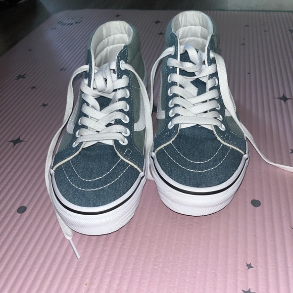 Vans - Picture 3 of 3